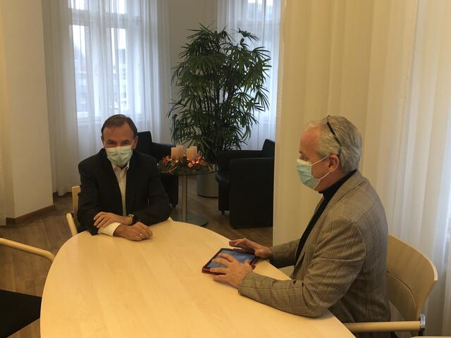 Viel Arbeit, aber auch durchaus spannende Projekte erwarten Bezirksvorsteher Gerald Bischof (l.) im neuen Jahr.