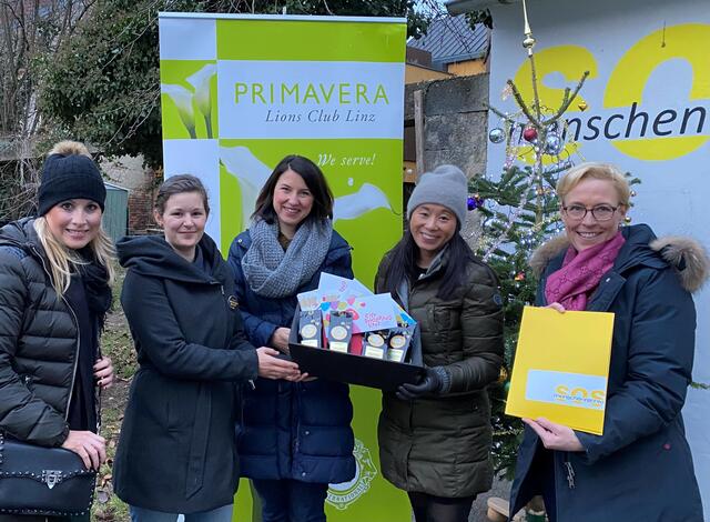 vlnr: Alexandra Auböck (Sekretärin LC Linz Primavera,), Susanne Gahleitner und Sarah Kotopulos (beide SOS Menschrechte), Helen Wu (Präsidentin LC Linz Primavera) und Anke Merkl ( Lions Zonenleiterin).
 | Foto: LC Linz Primavera