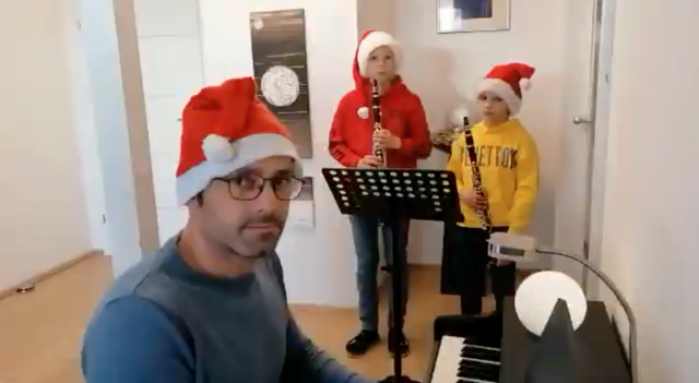 Familie Riedl sendet musikalische, weihnachtliche Grüße.