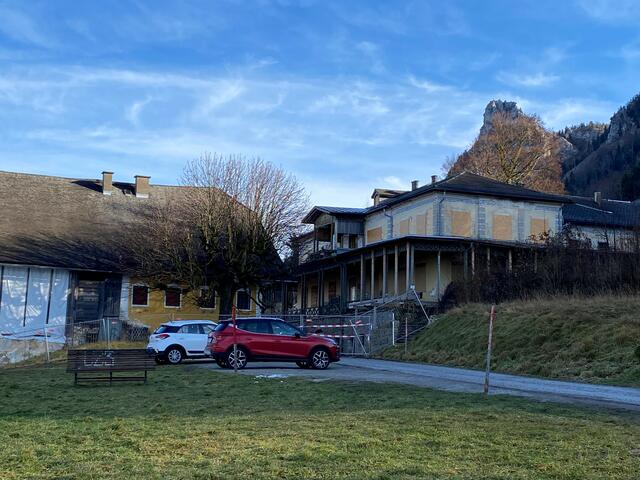 Das Gut Guggenthal mit Blick zum Nockstein. | Foto: PEHB