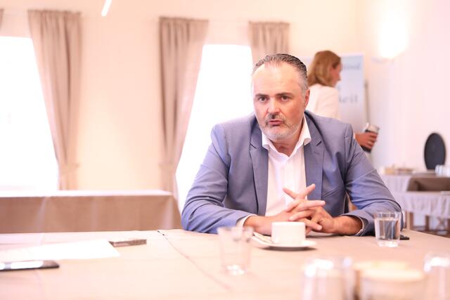 LH Hans Peter Doskozil will Maßnahmen wie das Bonusticket für den Tourismus oder den gut angenommenen Handwerkerbonus auch 2021 weiterführen. | Foto: LMS