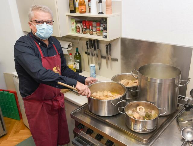 Auf dem Menü stand ein Hühnerragout. Die Auswahl wurde via Wettbewerb von den Linzerinnen und Linzern getroffen. | Foto: Stadt Linz/Worschak
