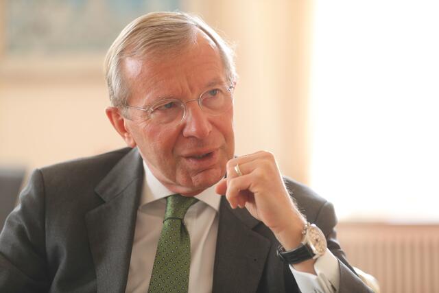 Ein Mitarbeiter von Landeshauptmann Wilfried Haslauer wurde positiv auf das Corona-Virus getestet und befindet sich in häuslicher Quarantäne.  Der Schnelltest des Landeshauptmanns fiel negativ aus. | Foto: Franz Neumayr