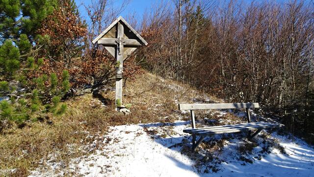 Ein schöner Rastplatz kurz vor dem Gipfelkreuz! ...