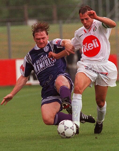 Keli gegen Memphis: Leo Kiesenhofer (SV Ried, r.) im Zweikampf mit Andreas Ogris (Austria Wien). | Foto: Kiesenhofer/Archiv