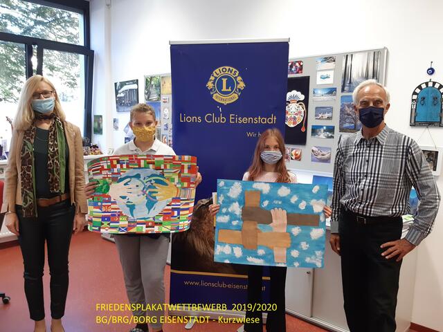 vlnr: Dir. Mag. Karin Rojacz-Pichler (BG/BRG/BORG Eisenstadt), Mia West (1. Platz), Susanne Mild (3. Platz), Präsident DI Helmuth Koch (Lions Club Eisenstadt)