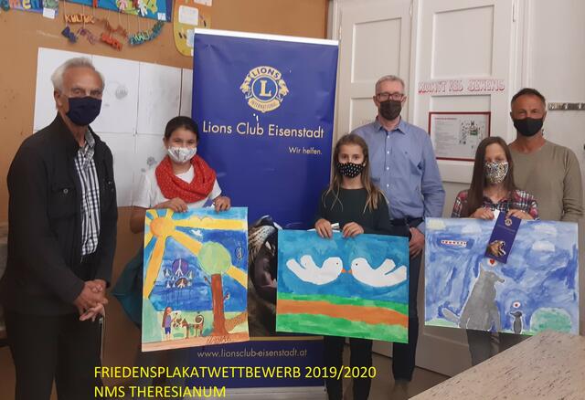 vlnr: Präsident DI Helmuth Koch (Lions Club Eisenstadt), Yasmina Carrasco (1. Platz), Sophie Jautz (2. Platz), Dir. HOL SR Johannes Pachinger (NMS Theresianum Eisenstadt), Leoni Uhl (3. Platz)