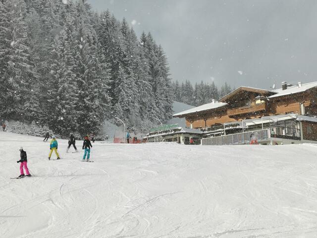 Skifahren funktioniert auch mit Abstand. Skijuwel Alpbachtal Wildschönau. | Foto: T.L.