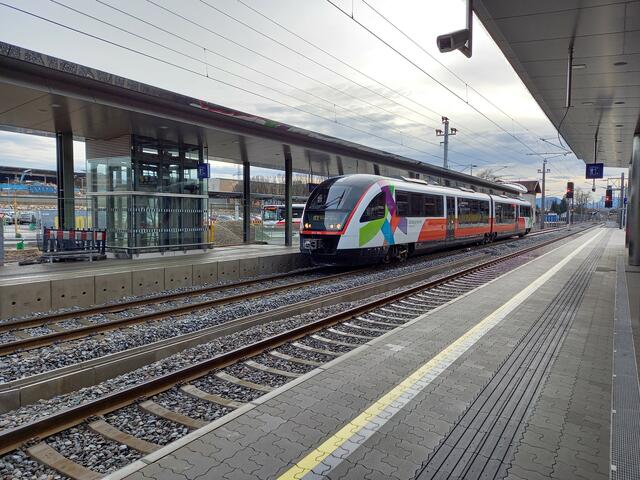 Die erste Etappe im Ausbau des Schienenverkehrs zwischen Steindorf und Neumarkt am Wallersee ist geschafft: Die Haltestelle in Neumarkt ist weitgehend fertig. | Foto: ÖBB Mosser