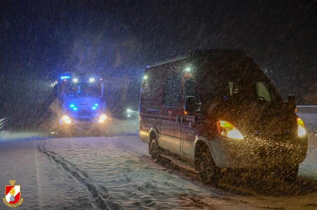 Die Einsatzkräfte der Feuerwehr waren voll gefordert. | Foto: FF Mooskirchen