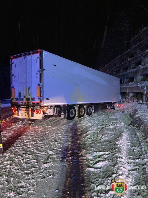 Dieser Lkw blockierte zeitweise die Autobahn. | Foto: FF Ligist