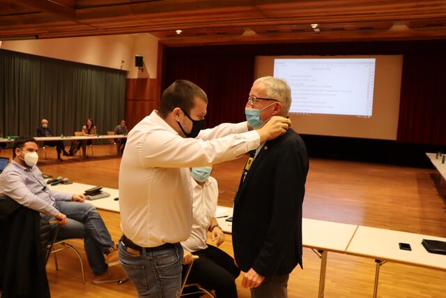 Symbolische Schlüsselübergabe. | Foto: Othmar Kolp