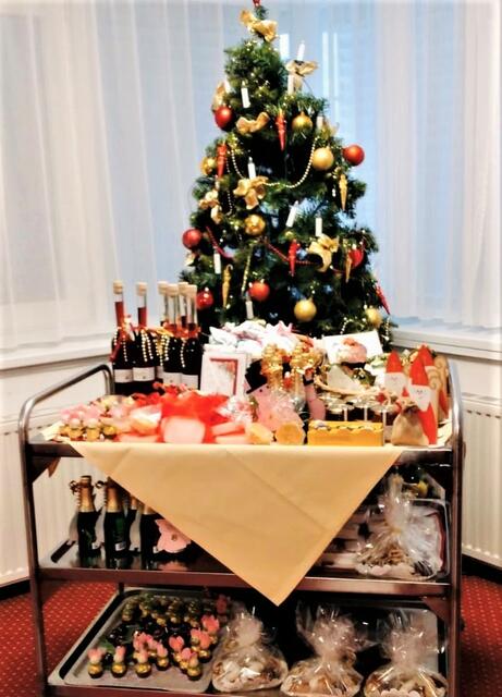 Die Senioren sind gerade jetzt in der Weihnachtszeit besonders motiviert Spenden für einen guten Zweck zu sammeln.  | Foto: Kursana