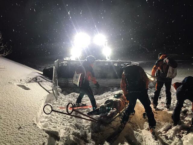 Am 30. Dezember gegen 16 Uhr wurde die Bergrettungsortsstelle Altenmarkt alarmiert: Ein 27-jähriger Däne mit Wohnsitz in Wels war bei einer Variantenfahrt abseits der Pisten gestürzt. | Foto: Bergrettung Altenmarkt