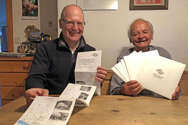 Dr. Markus Pöcksteiner mit Primus Hader bei der Karten-Präsentation. | Foto: Historische Verein Sarmingstein
