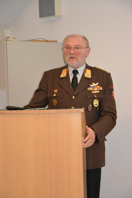 Ronald Szankovich ist seit 2013 Bezirksfeuerwehrkommandant von Neusiedl am See.  | Foto: Reinhard Rovny