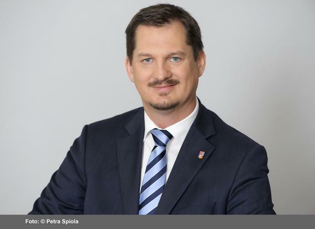Bezirksvorsteher Marcus Franz (SPÖ) fordert mehr Polizisten für Favoriten. | Foto: Petra Spiola
