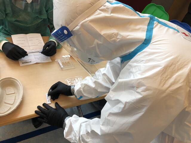 Corona hatte die Region im Griff - hier die Massentests im Dezember. | Foto: Verderber