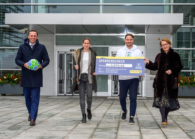 Sportlandesrat Jochen Danninger, SPIELERPASS-Testimonial Nina Burger, SPIELERPASS-Gründer Niko Karner, Landesrätin Christiane Teschl-Hofmeister | Foto: NLK Burchhart