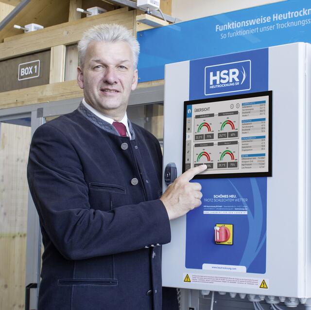 Josef Reindl erhielt für sein Heutrocknungssystem den GreenTech Award. | Foto: HSR