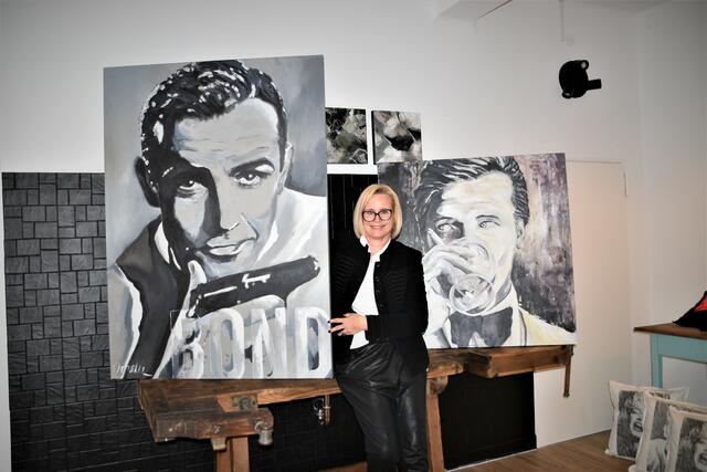 Gerührt und nicht geschüttelt. Sonja Orasche mit zwei Gentlemen im Auftrag ihrer Majestät: Sir Thomas Sean Connery und Sir Roger George Moore.
