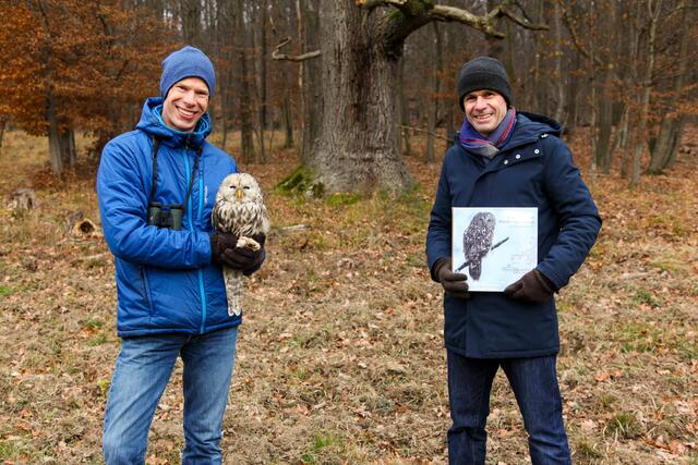 Dr. Richard Zink, Leiter der Außenstelle der Österreichischen Vogelwarte (links) und Mag. Robert Gulla, CEO von LUKOIL (rechts)  | Foto: © DI Pawel Gruszkiewicz