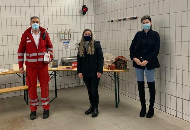Im Bild v.l.: Notfallsanitäter Wolfgang Triendl (Ortsstelle Wipptal), Julia Wieser und Stephanie Schlierenzauer | Foto: JVP