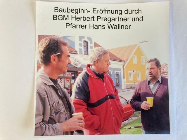 Baubeginn-Eröffnung durch BGM Herbert Pregartner und Pfarrer Hans Wallner | Foto: Bild (c) Hans Pendl
