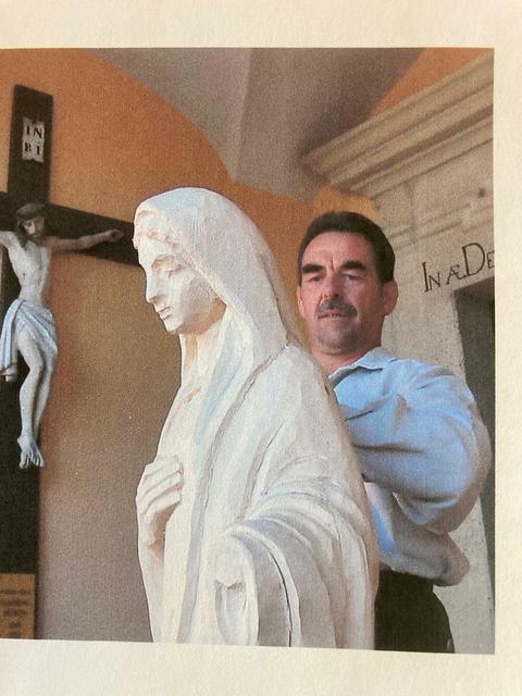 Schauschnitzen der Marienstatue, um Spendengelder zu sammeln | Foto: Bild (c) Hans Pendl