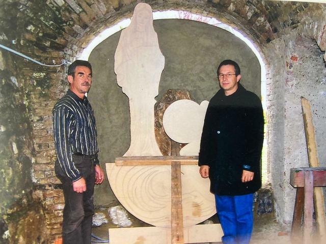 Hans Pendl und Karl Pfeiffer mit dem Skulpturenmodell | Foto: Bild (c) Hans Pendl