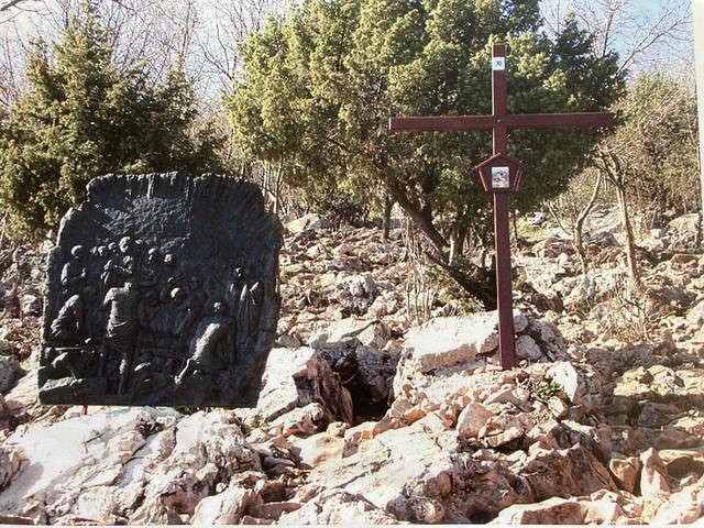 Originalkreuz von Medjugorje, das das Zentrum der Friedensgrotte St. Ruprecht bildet | Foto: Bild (c) Hans Pendl