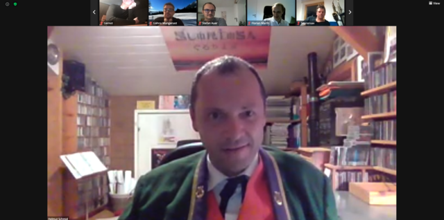 Der musikalische Leiter Helmut Schmid dankte allen Mitgliedern für ihr Engagement in dieser herausfordernden Zeit. | Foto: Screenshot: Siegele