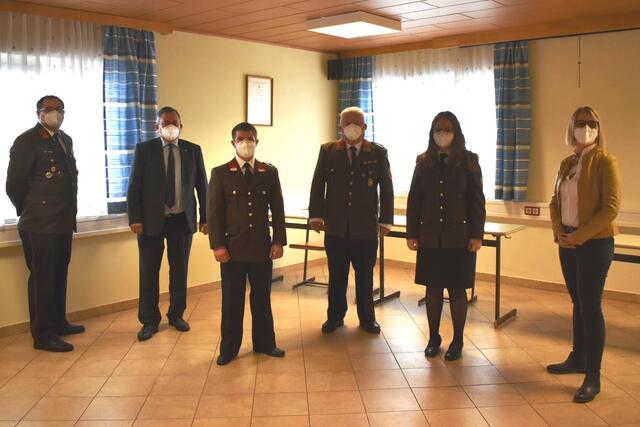 Unterabschnittskommandant Thomas Streng, Bürgermeister Bernhard Karnthaler, Kommandant-Stv. Günter Swododa, Kommandant Heinz Grundnter,  Lisa Grundner und Bürgermeisterin Evelyn Artner. | Foto: Karnthaler