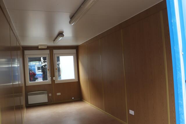 Ein Blick in das Innere eines der zehn Container, die Bevölkerung und Gemeinden im Seelsorgeraum Kaiserwald für das Erdbebengebiet Sisak finanzierten.  | Foto: Edith Ertl
