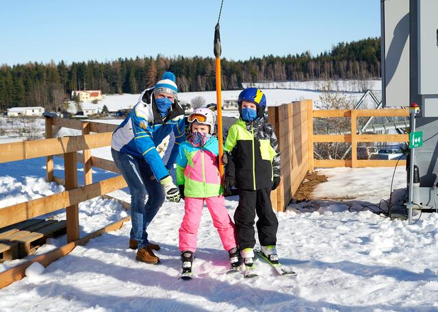 Skispaß ja, aber nur diszipliniert und mit Maske. | Foto: NLK Pfeiffer