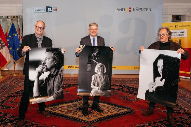 Bei der Präsentation des neuen "CarinthiJa 2020"-Ausstellungsprojekts im Dezember (v.l.): Arthur Ottowitz, LH Peter Kaiser und Fotograf Karlheinz Fessl