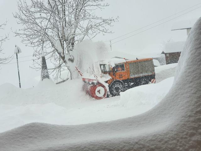 Neuschnee-Massen von mehr als einem Meter Höhe waren in Teilen Oberkärntens keine Seltenheit. | Foto: Privat