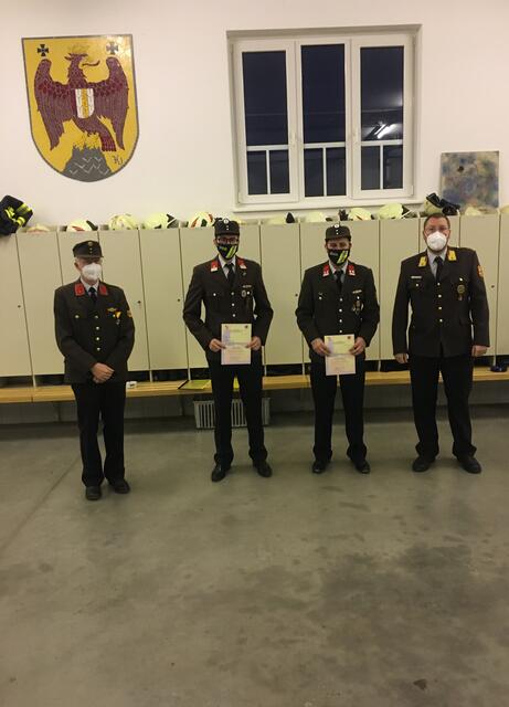 Der neue Kommandant und der Stellvertreter der Feuerwehr Rattersdorf mit Bürgermeister Horvath und Abschnittskommandant Blazovich.  | Foto: Martin Reidl