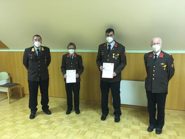 Der neue Kommandant und der Stellvertreter der Feuerwehr Liebing mit Bürgermeister Horvath und Abschnittsfeuerwehrkommandant Blazovich.  | Foto: Martin Reidl