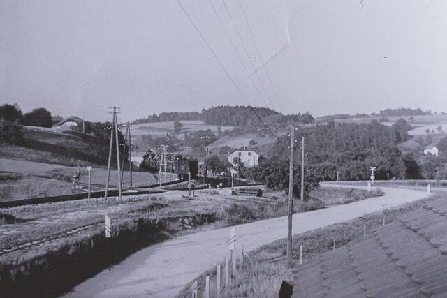 Am nördlichen Bahnhofsende zweigte die Schleppbahn nach Gusen nach rechts ab. | Foto: Archiv Franz Walzer, Fotorepro Eckhart Herbe