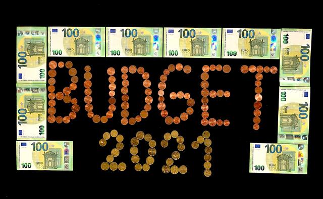 In Schulen und Verkehrsmaßnahmen investiert der Bezirk 2021 viel Geld. Außerdem gibt es erstmals ein Mitmach-Budget.