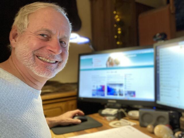 Der katholische Religionslehrer Klaus Masaniger (auf dem Bild im Homeschooling-Unterricht) sieht "Ethik" nicht als Religionsunterricht der Zukunft.  | Foto: KK