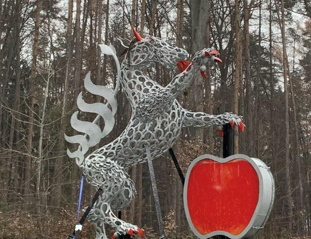 Die zehnte Hufeisenskulptur ist fertiggestellt