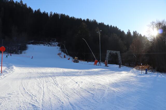 Die Ehrenamtlichen sorgen täglich für perfekten Schnee und beste Pistenbedingungen. | Foto: Siegele