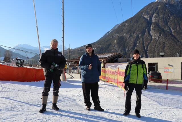 Drei der überaus engagierten Freiwilligen in der Zammer Riefe: Toni Zangerl, Christoph Giggo Wolf und Fuzzy Huber (v.li.). | Foto: Siegele