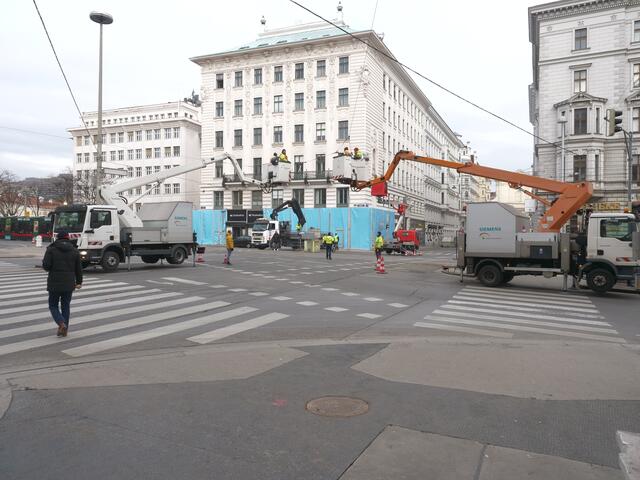 Am Frankhplatz laufen die Arbeiten für die neuen Ampelanlagen auf Hochtouren. | Foto: Spitzauer