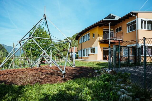 Kinder unter drei Jahren sind herzlich im Kindergarten in Losenstein willkommen. Das Gebäude am Kirchenberg ist nicht nur sehr sonnendurchflutet, auch das Freigelände hält viel Spannendes für die Kids bereit.