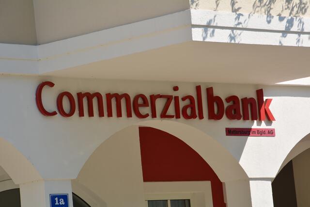 Eine weitere Geldbehebung kurz vor Schließung der Commerzialbank wirft Fragen auf | Foto: dpi