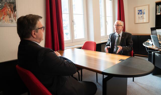 ÖVP-Landesparteiobmann LH Platter (li.) im Gespräch mit dem neuen Stadtchef Herbert Mayer.