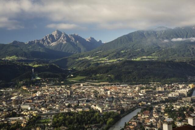 Im Rahmen der CIFFT World's Best Tourism Film Awards 2020 gewinnt die Kulturkampagne „Seek less, find more" in der Kategorie „Tourism Destination - Countries". Im Imagespot neben Wien, Salzburg und Linz zu sehen: die alpin-urbane Stadt Innsbruck.
